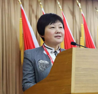 順義區(qū)工商聯(lián)黨組書記、順義區(qū)常務(wù)副主席單曉梅做工作報告